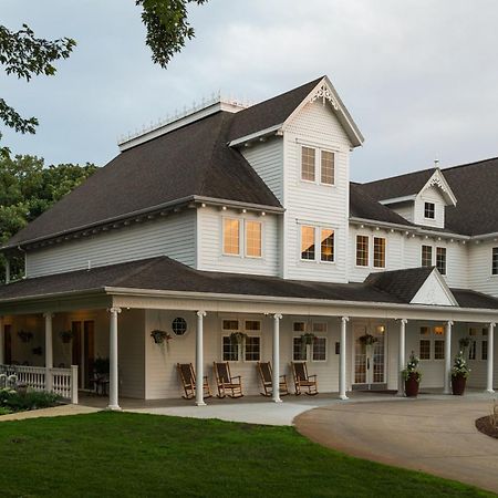 The Oakwood Inn Okoboji Esterno foto