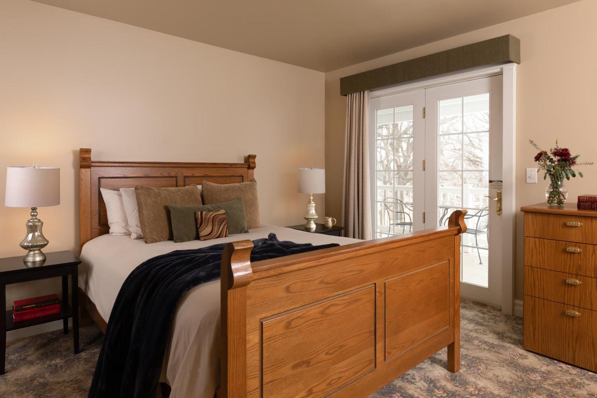 The Oakwood Inn Okoboji Esterno foto