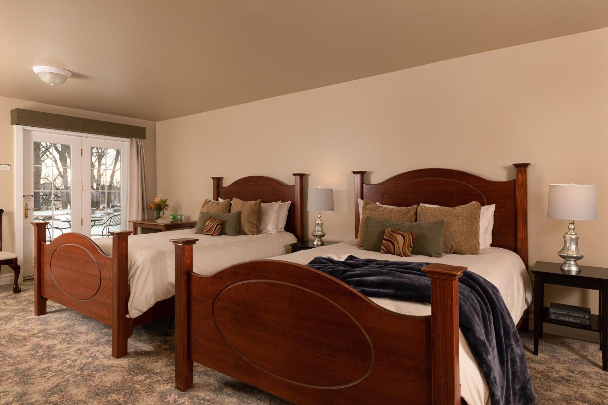 The Oakwood Inn Okoboji Esterno foto