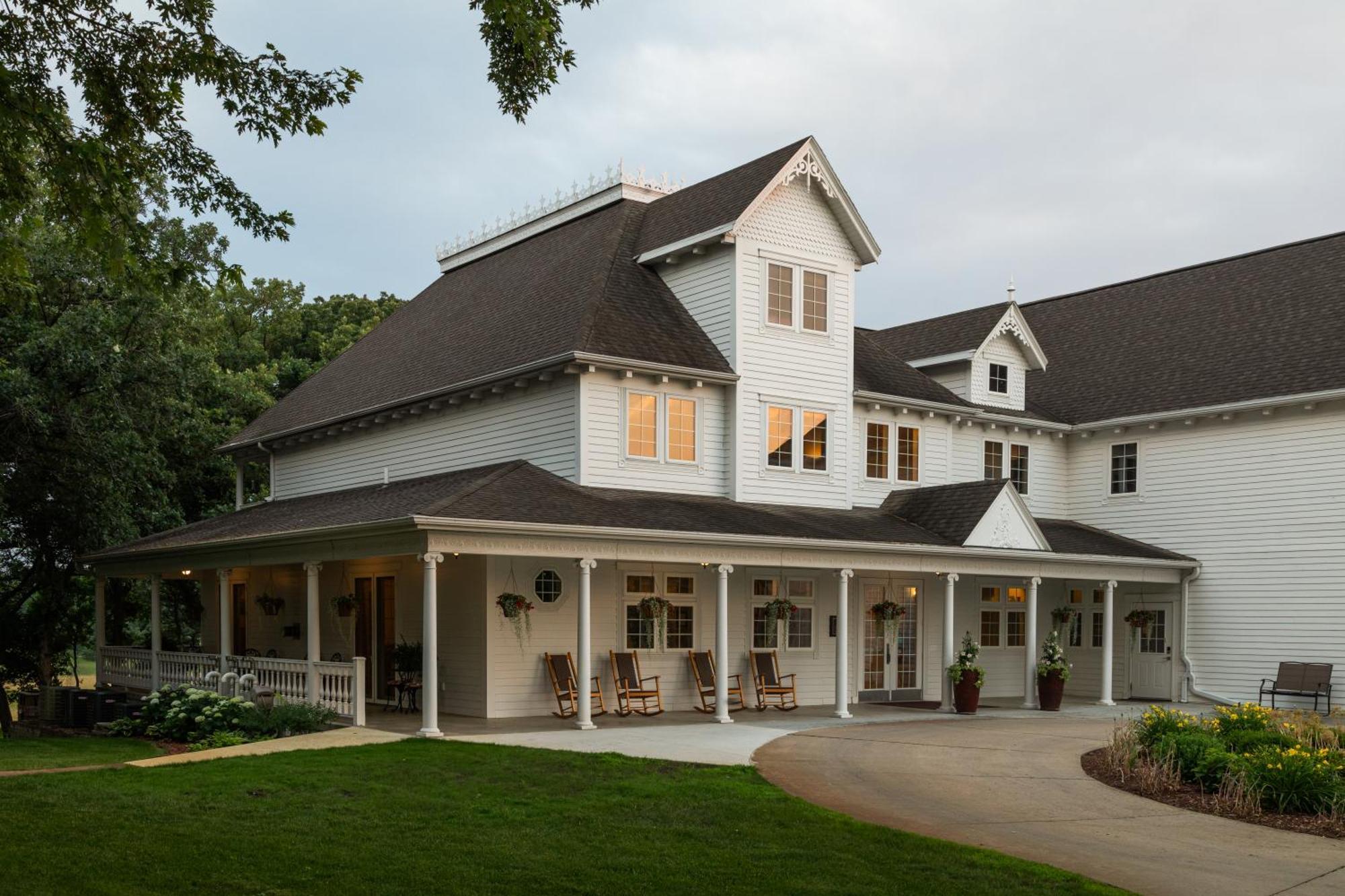 The Oakwood Inn Okoboji Esterno foto