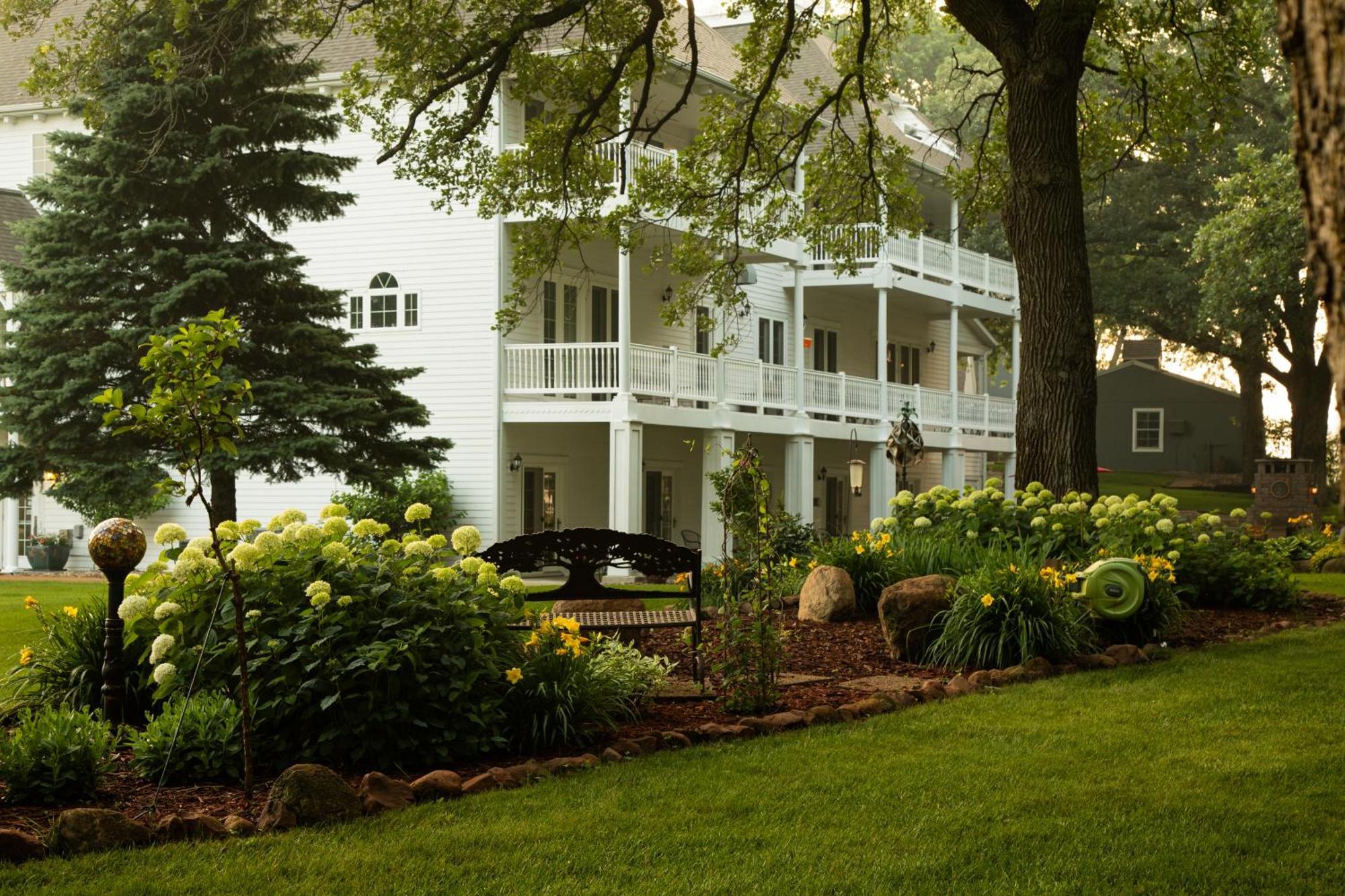 The Oakwood Inn Okoboji Esterno foto