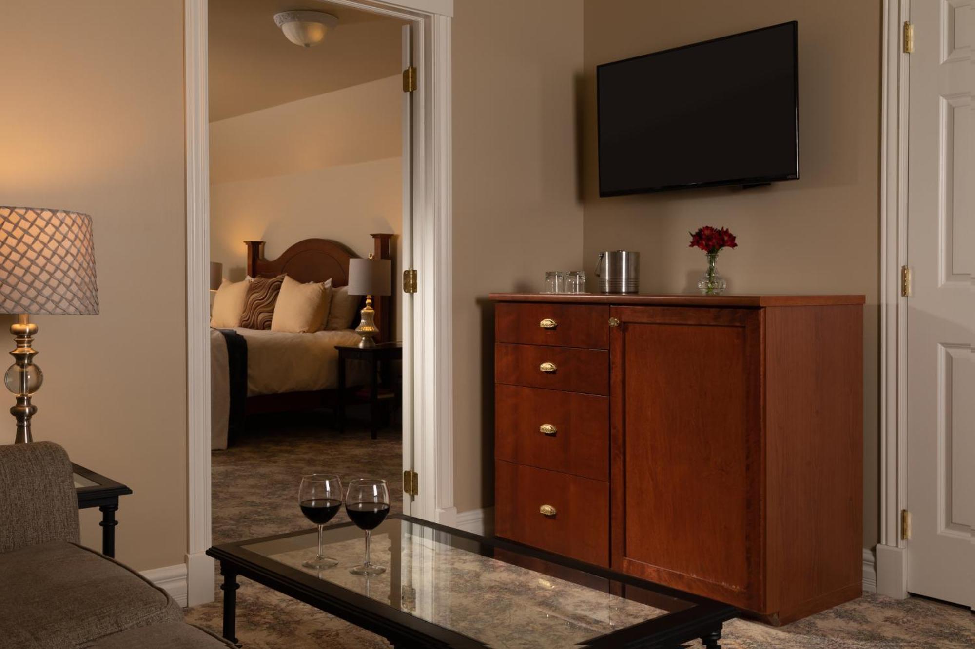 The Oakwood Inn Okoboji Esterno foto