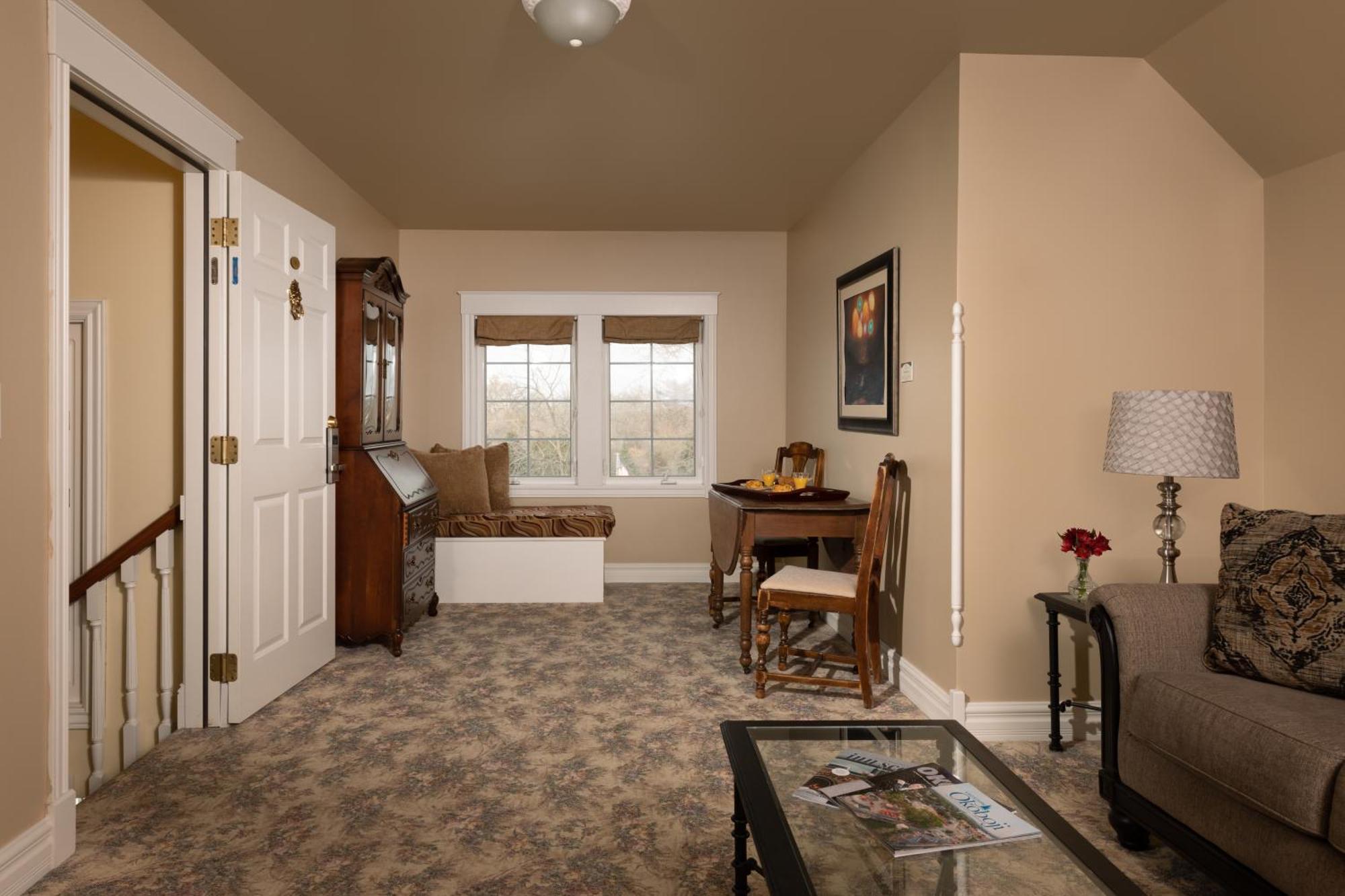 The Oakwood Inn Okoboji Esterno foto