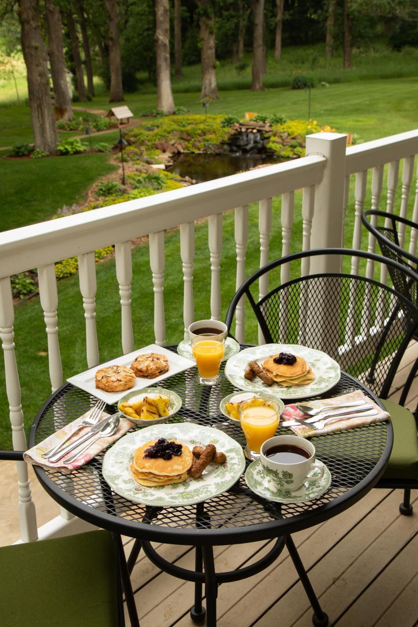 The Oakwood Inn Okoboji Esterno foto